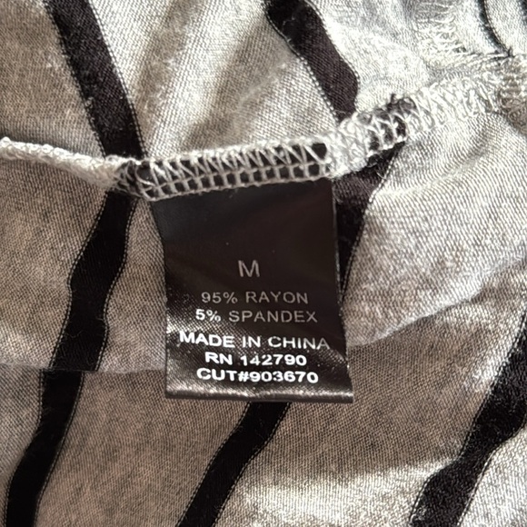 BCBGMAXAZRIA Women’s Medium STRIPED Stretch Jersey Knit HI-LOW HEM Pullover - Picture 6 of 6